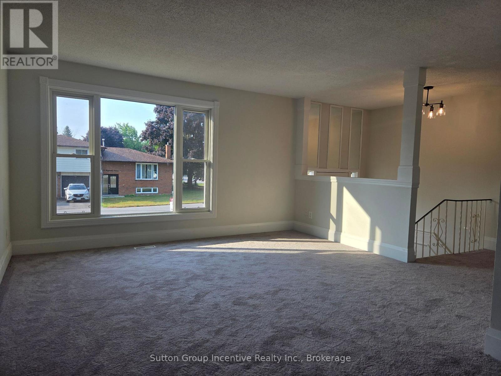 424 Raymond Avenue, Orillia, Ontario  L3V 6X4 - Photo 5 - S12334412