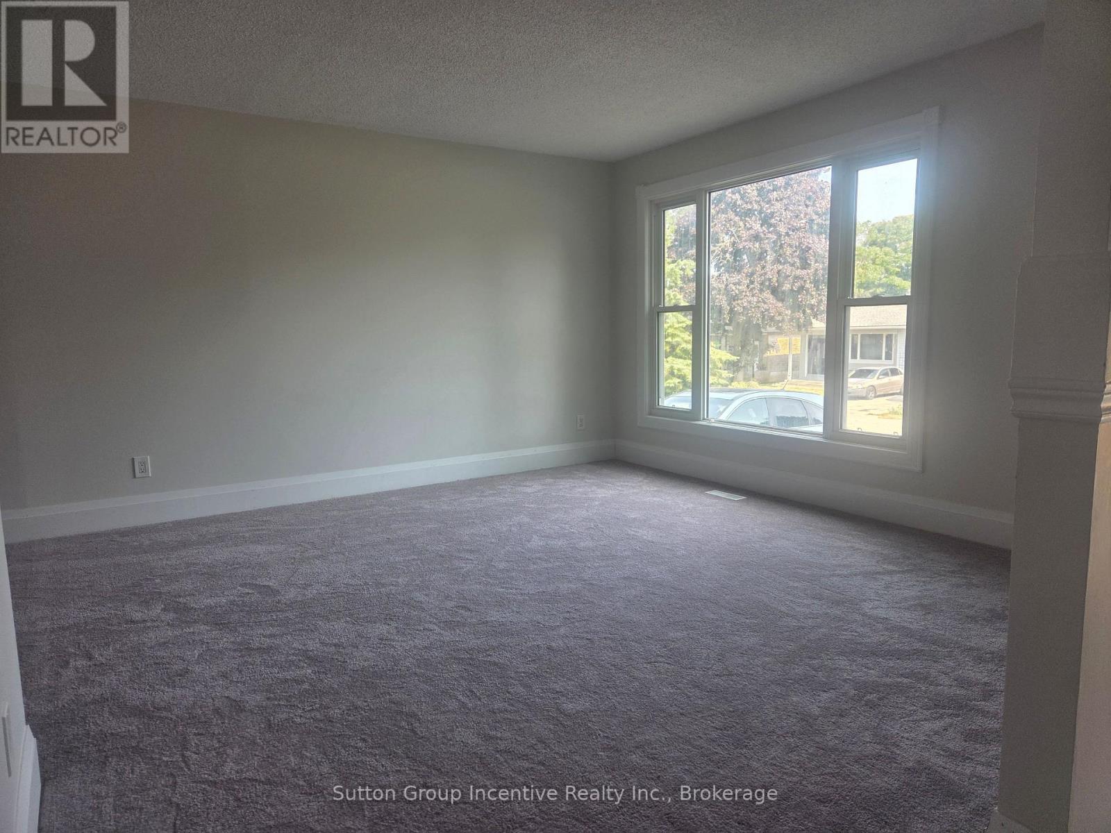 424 Raymond Avenue, Orillia, Ontario  L3V 6X4 - Photo 6 - S12334412