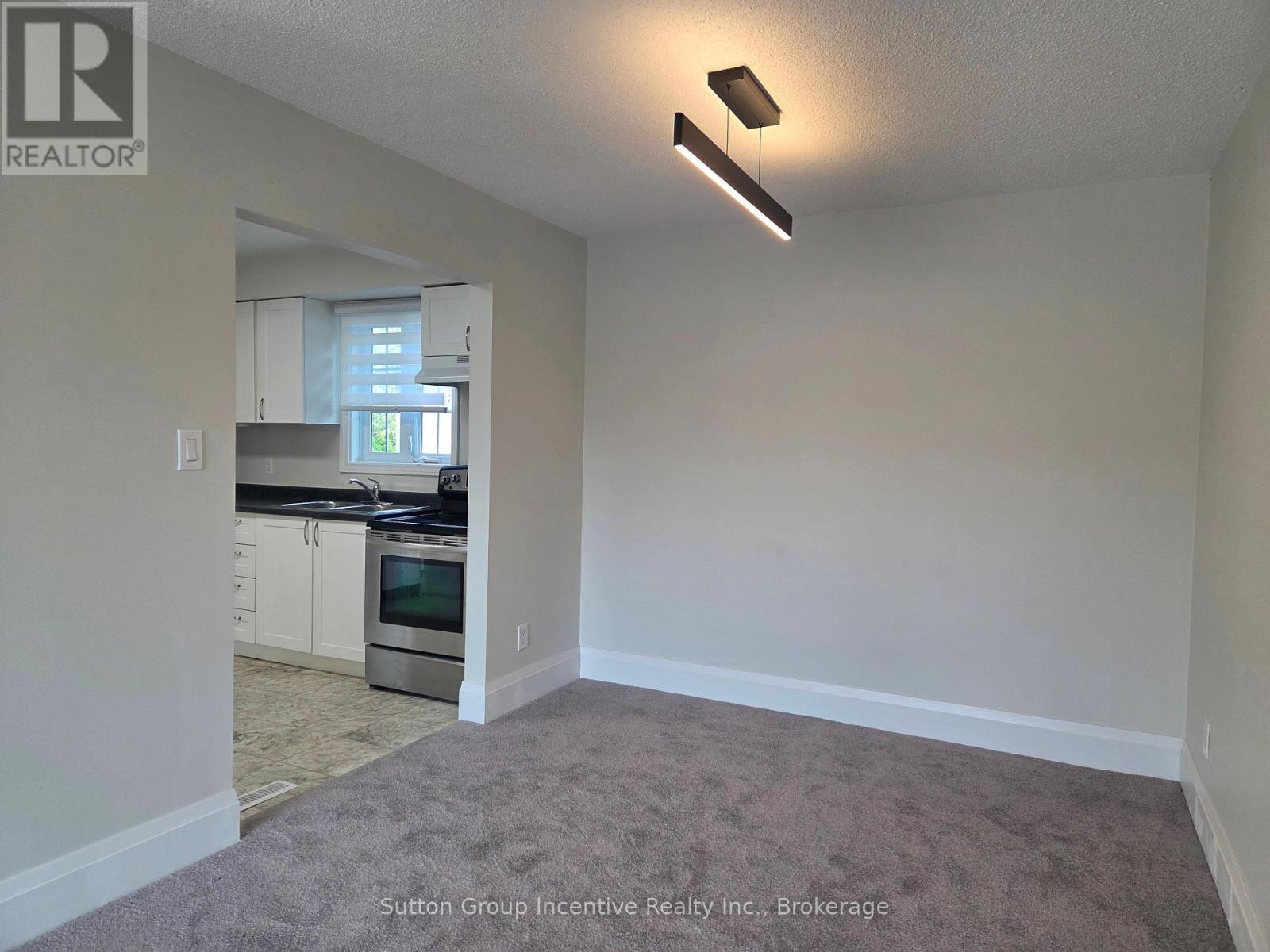 424 Raymond Avenue, Orillia, Ontario  L3V 6X4 - Photo 7 - S12334412