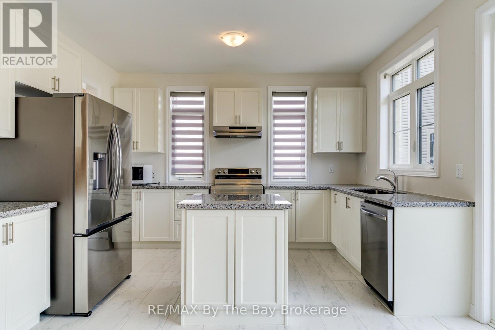 105 Sun Valley Avenue, Wasaga Beach, Ontario  L9Z 0N8 - Photo 3 - S12334679