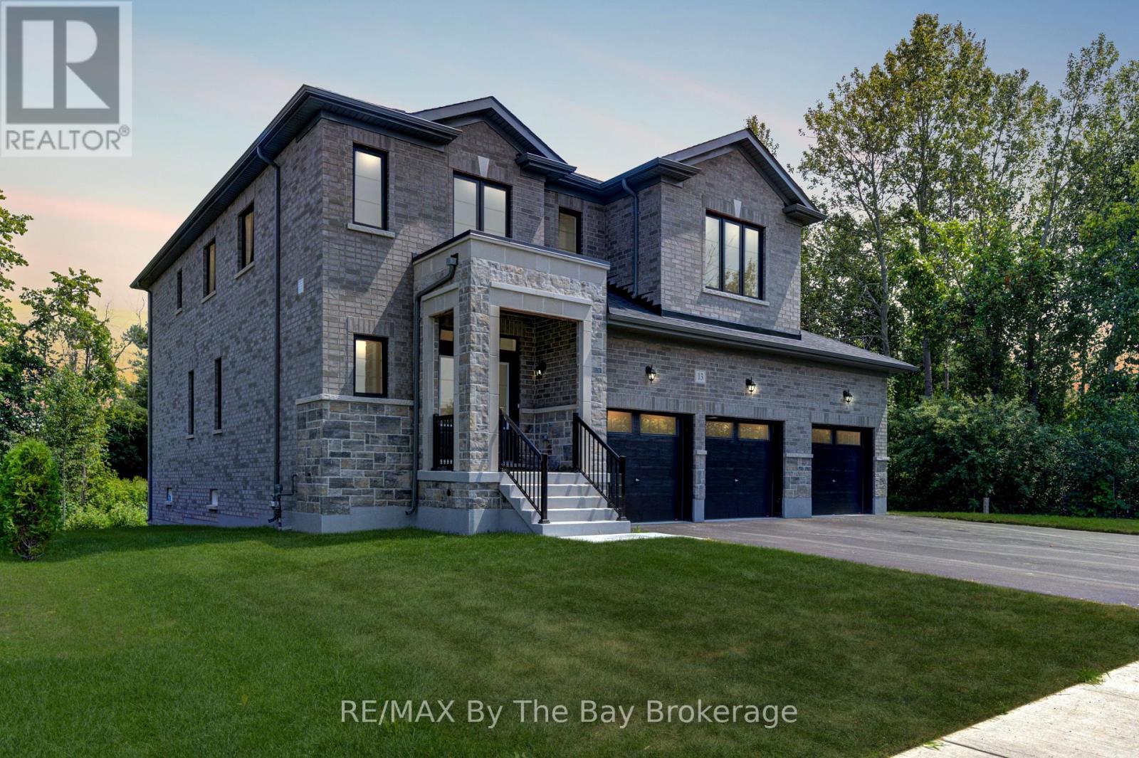 13 Emerald Street, Wasaga Beach, Ontario  L9Z 2N5 - Photo 2 - S12335119