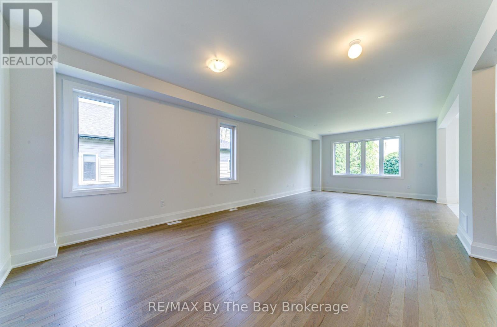 13 Emerald Street, Wasaga Beach, Ontario  L9Z 2N5 - Photo 6 - S12335119