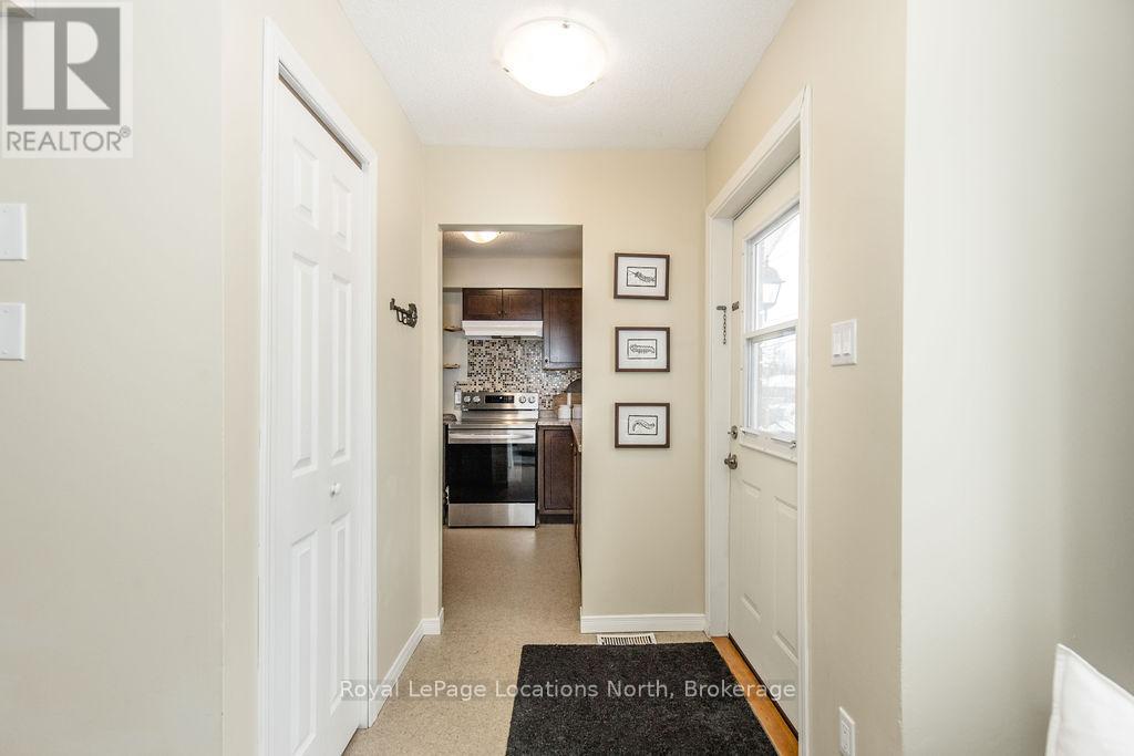 350 Zoo Park Road, Wasaga Beach, Ontario  L9Z 1S7 - Photo 3 - S12335182