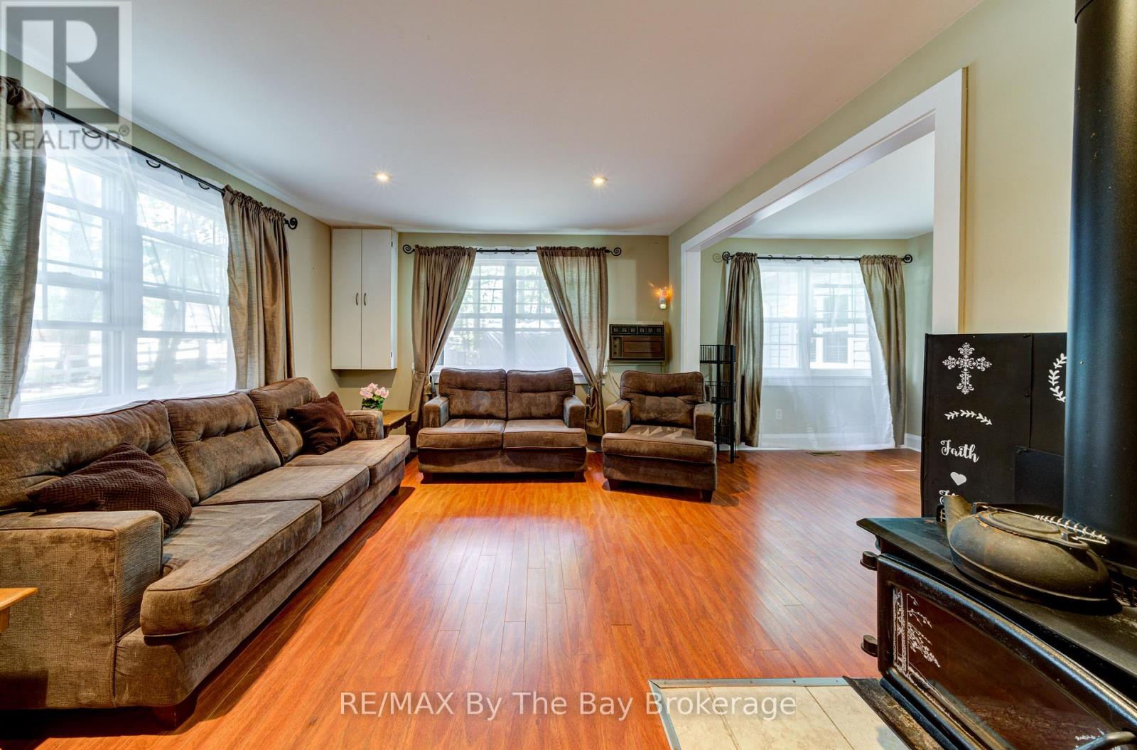 110 24th Street N, Wasaga Beach, Ontario  L9Z 2E7 - Photo 6 - S12335271