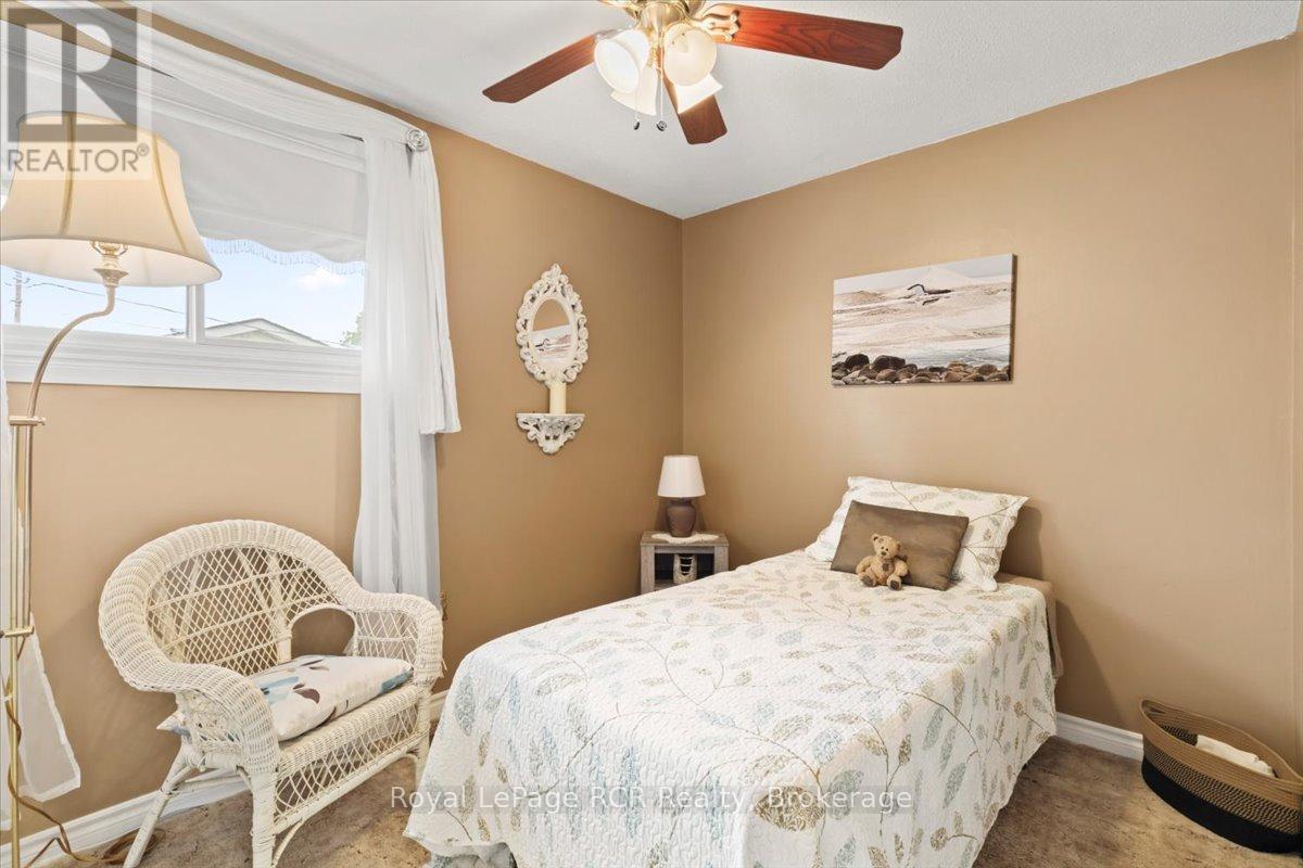 526 19th Avenue, Hanover, Ontario  N4N 3E9 - Photo 14 - X12335437