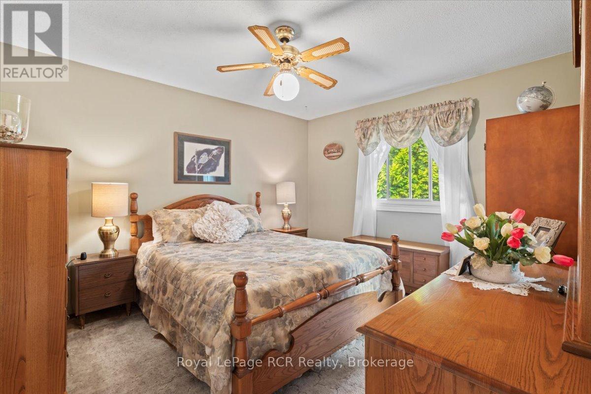 526 19th Avenue, Hanover, Ontario  N4N 3E9 - Photo 15 - X12335437