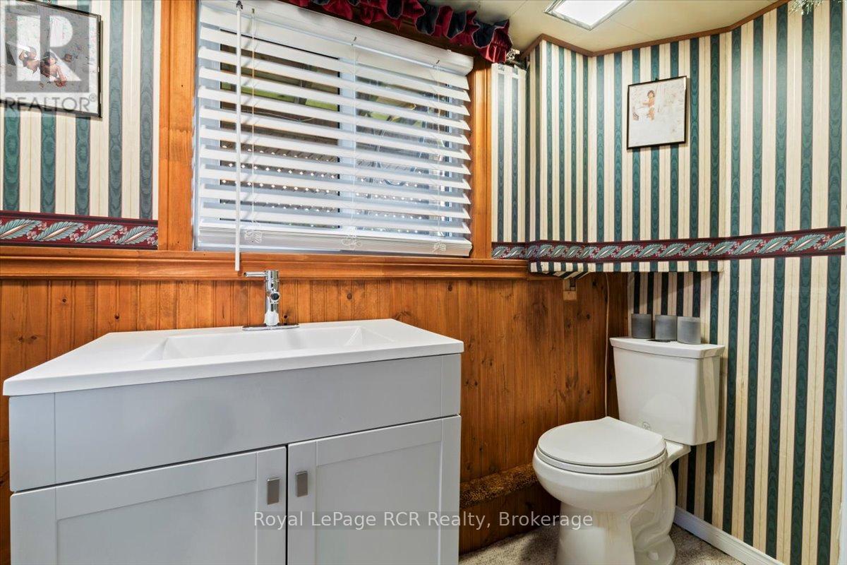 526 19th Avenue, Hanover, Ontario  N4N 3E9 - Photo 17 - X12335437