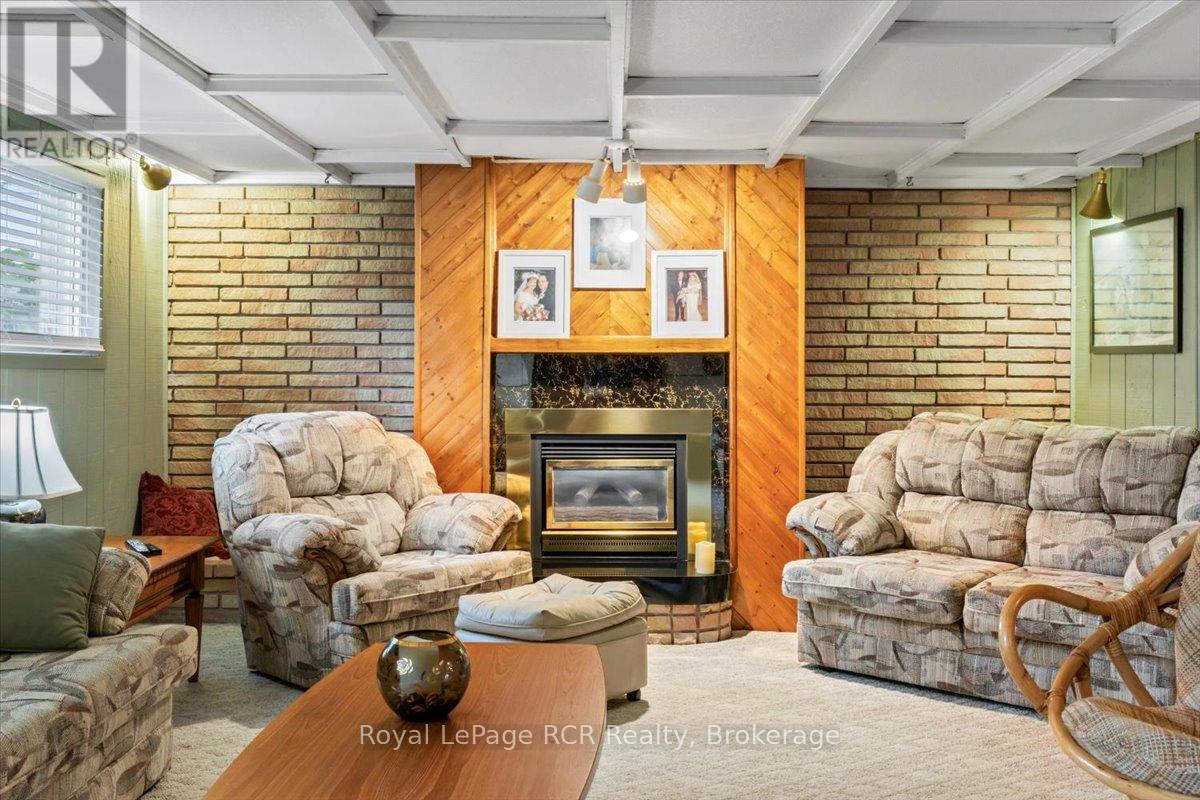 526 19th Avenue, Hanover, Ontario  N4N 3E9 - Photo 24 - X12335437