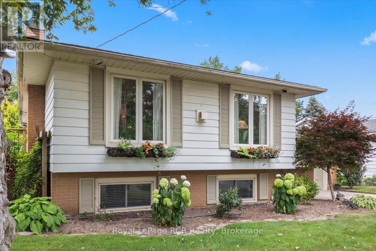 526 19th Avenue, Hanover, Ontario  N4N 3E9 - Photo 3 - X12335437