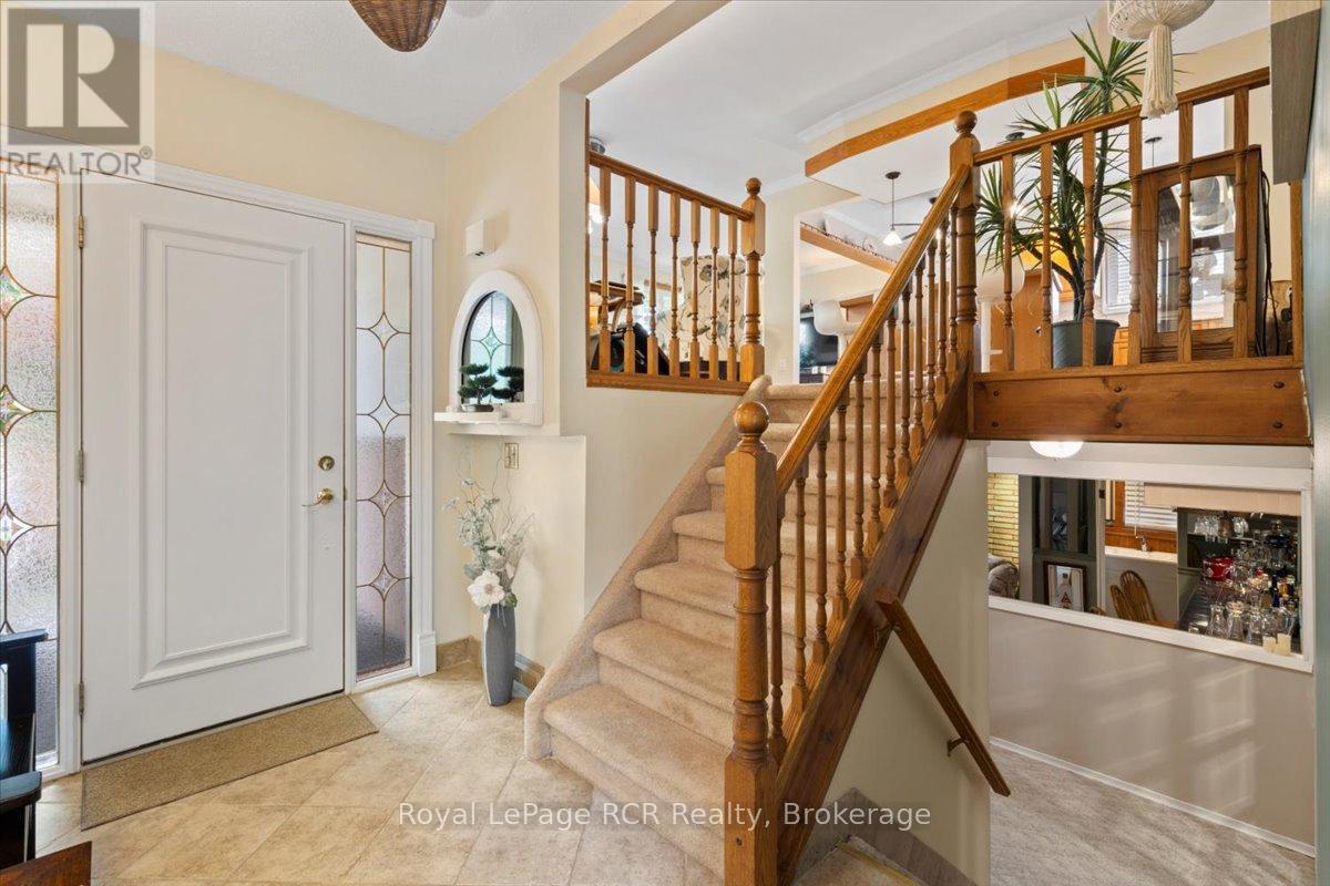 526 19th Avenue, Hanover, Ontario  N4N 3E9 - Photo 5 - X12335437