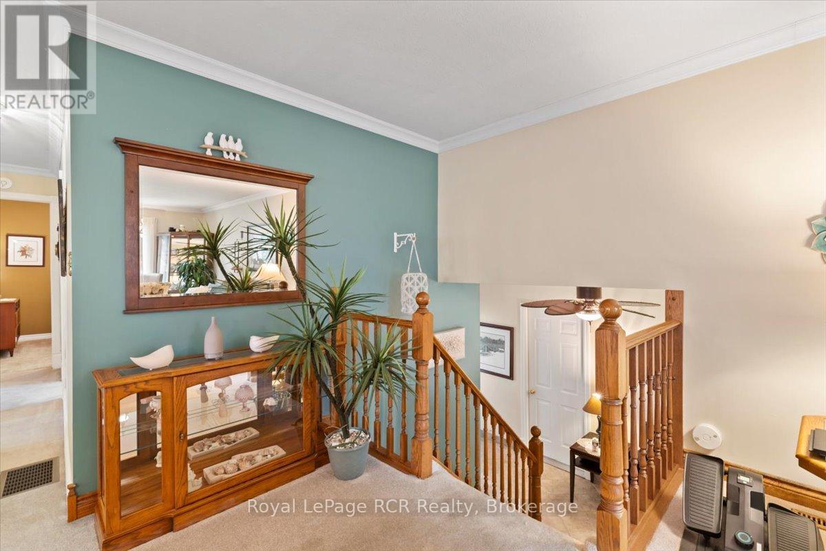 526 19th Avenue, Hanover, Ontario  N4N 3E9 - Photo 7 - X12335437