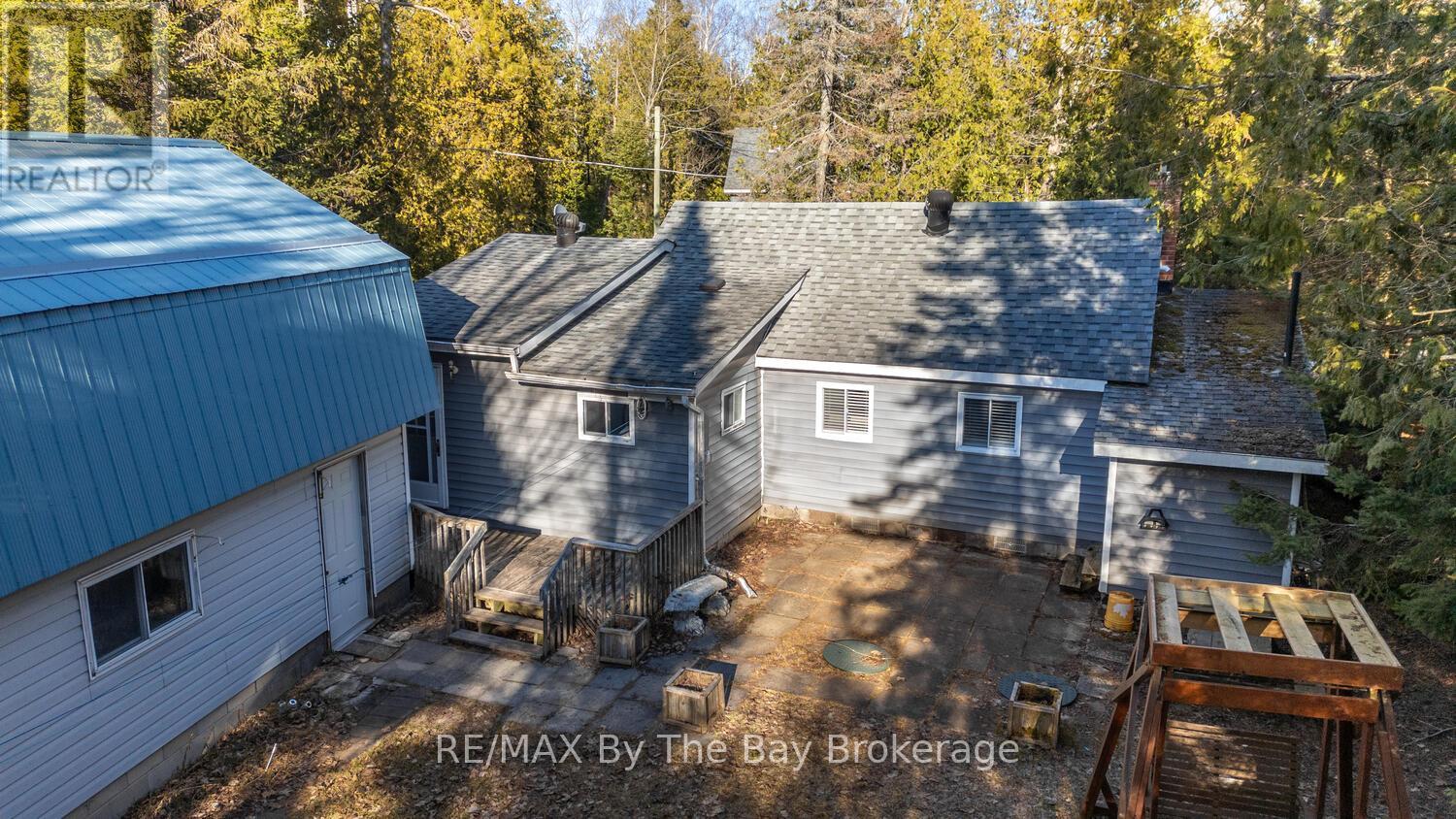 1120 King Edward Avenue, South Bruce Peninsula, Ontario  N0H 2G0 - Photo 36 - X12335630