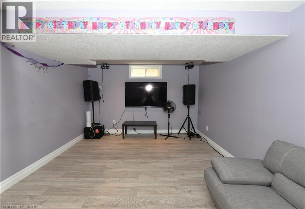 260 Bridlewreath Street, Kitchener, Ontario  N2E 4B4 - Photo 12 - 40758440