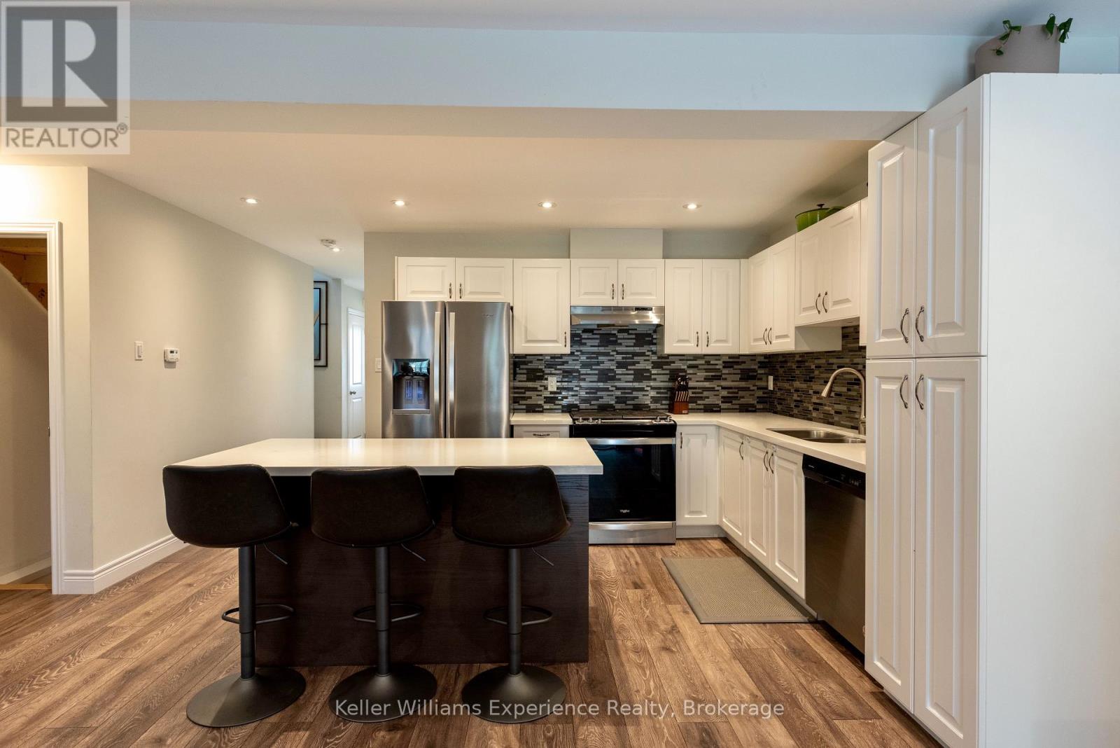 31 Nicole Park Court, Bracebridge, Ontario  P1L 0C8 - Photo 4 - X12335991
