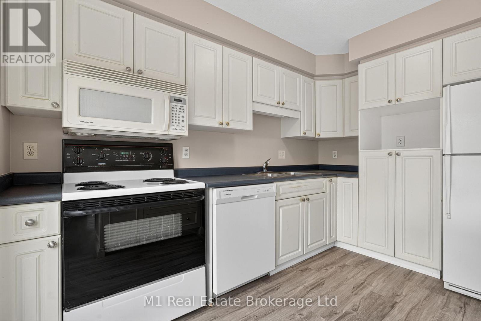 112 Chesterton Lane, Guelph, Ontario  N1E 7B8 - Photo 6 - X12336310