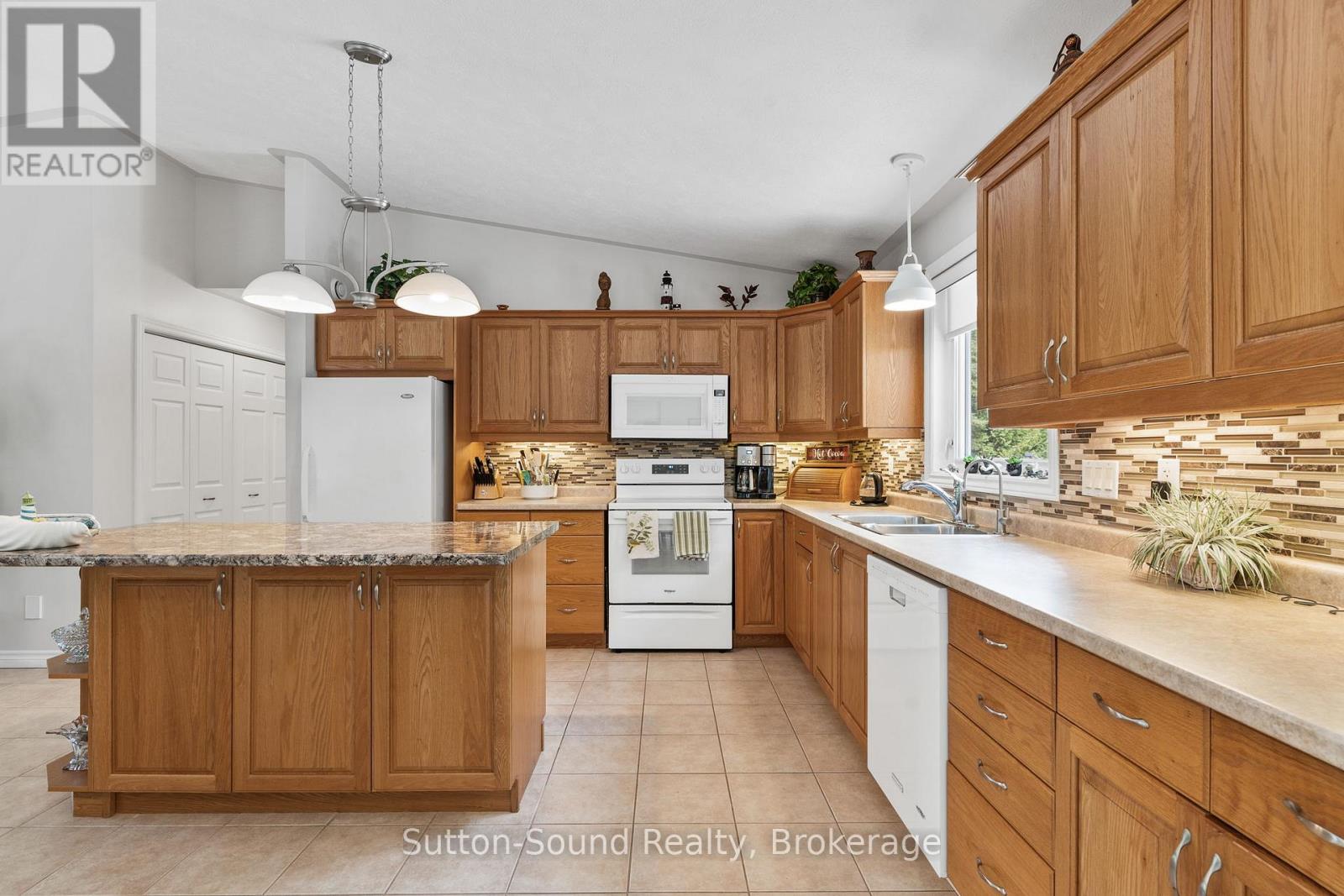 1215 Sunset Drive, South Bruce Peninsula, Ontario  N0H 2T0 - Photo 16 - X12336368