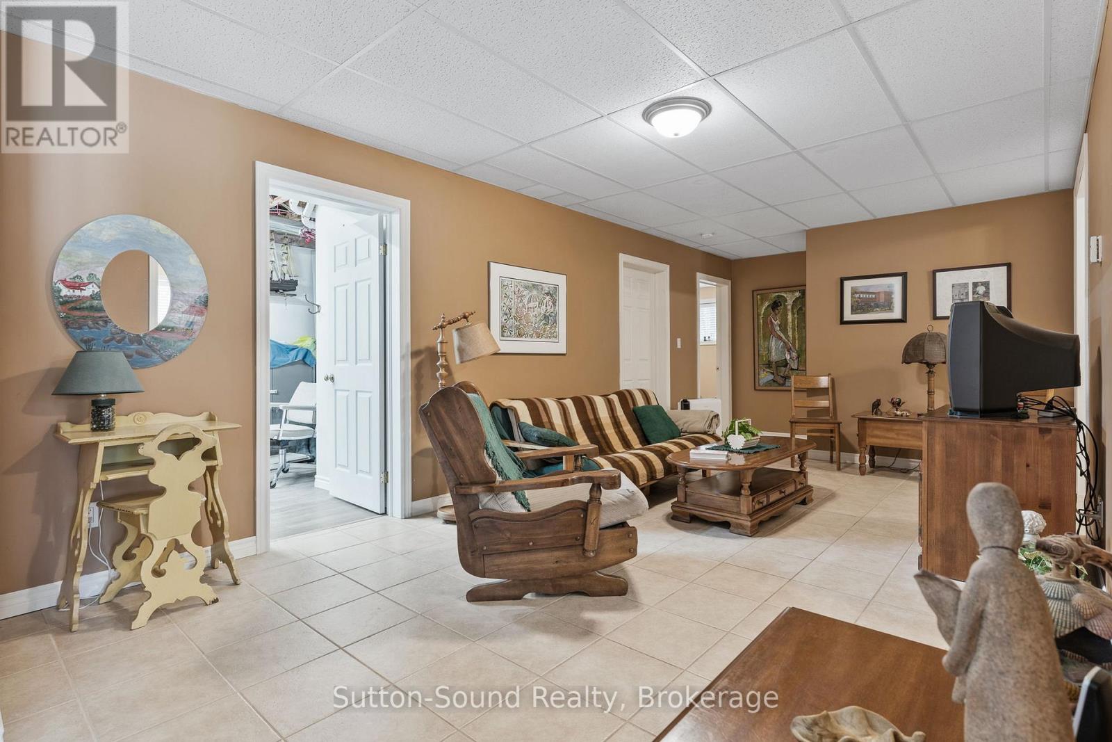 1215 Sunset Drive, South Bruce Peninsula, Ontario  N0H 2T0 - Photo 5 - X12336368