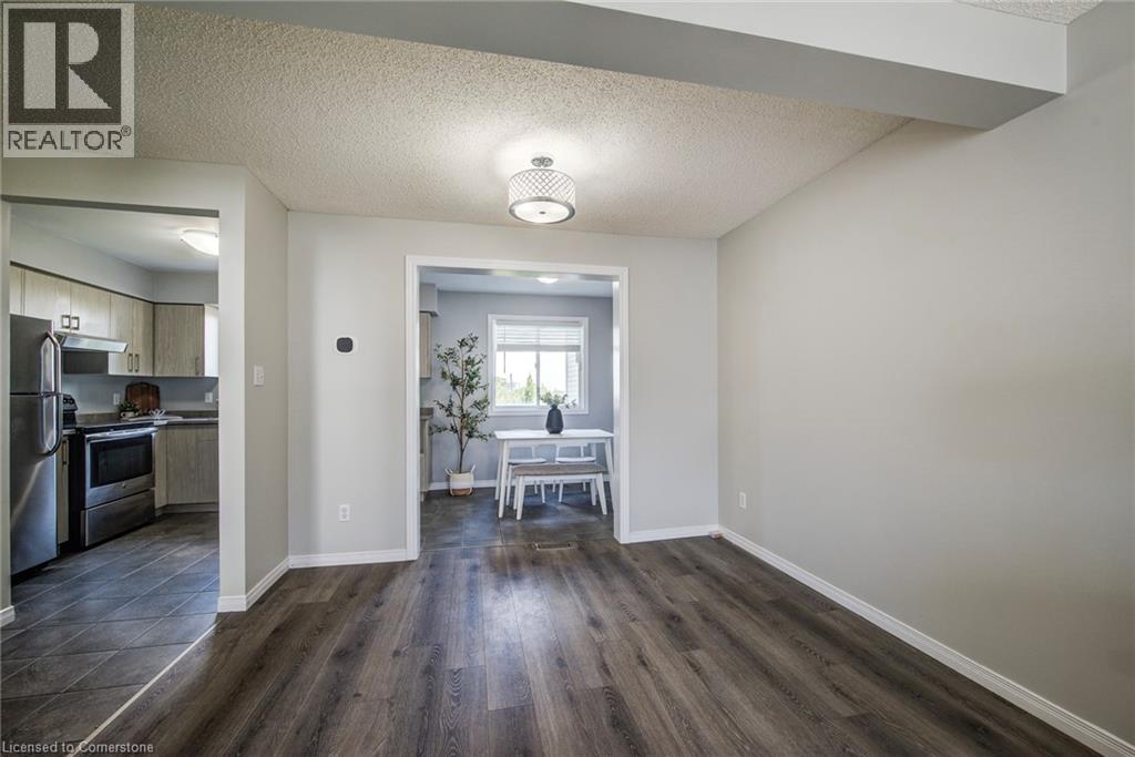635 Grange Crescent, Waterloo, Ontario  N2T 2L9 - Photo 6 - 40759043