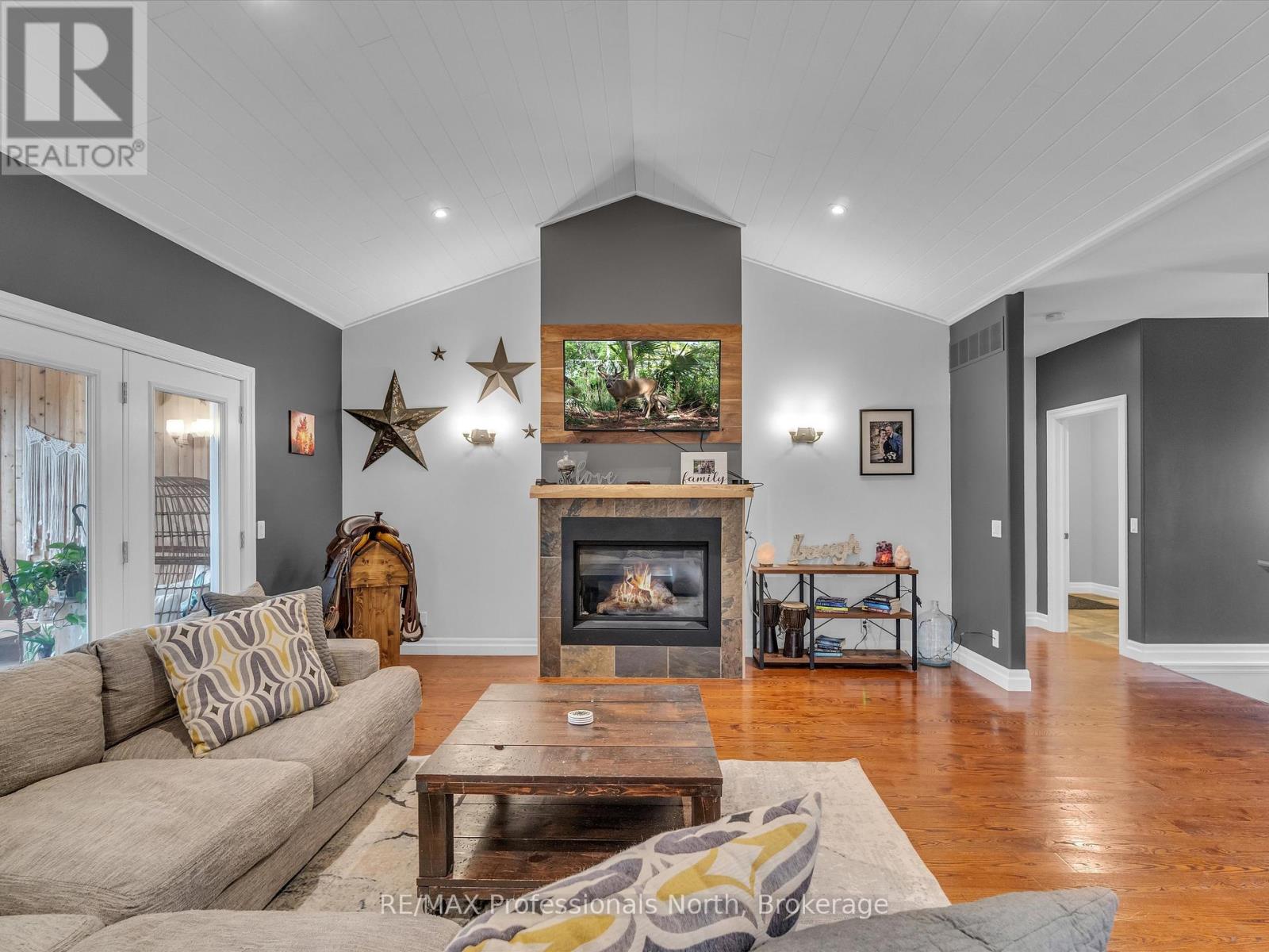 93 Mainhood's Road, Huntsville, Ontario  P0B 1M0 - Photo 4 - X12336605