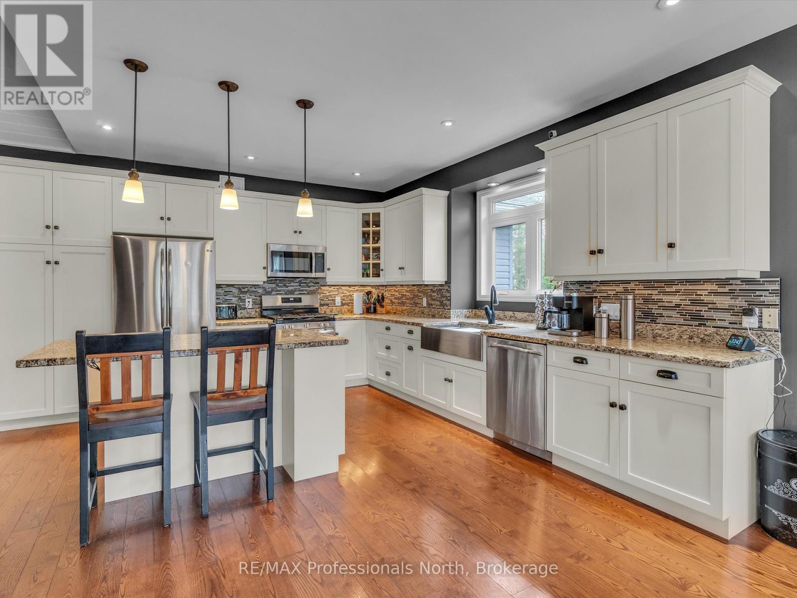 93 Mainhood's Road, Huntsville, Ontario  P0B 1M0 - Photo 9 - X12336605