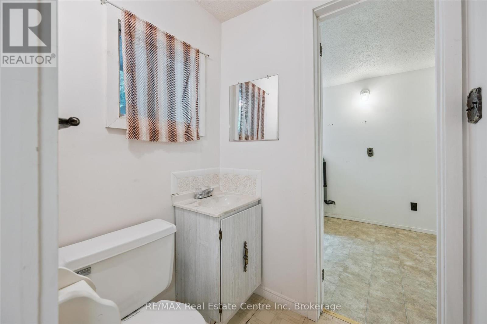 137 Finden Street, Georgian Bluffs, Ontario  N4K 6V5 - Photo 35 - X12336642