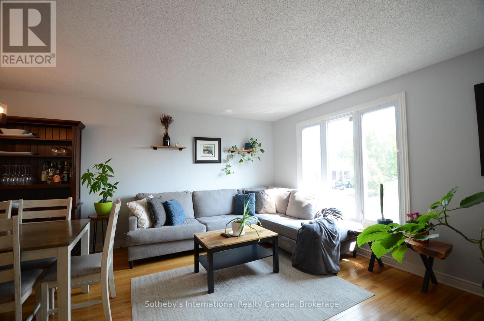 6 Longview Drive, Bradford West Gwillimbury, Ontario  L3Z 2H1 - Photo 6 - N12336853