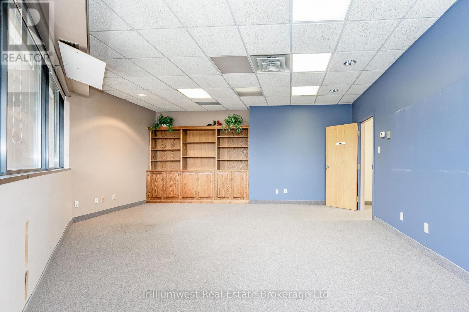 201 - 450 Speedvale Ave W Avenue, Guelph, Ontario  N1H 7Y6 - Photo 10 - X12338404