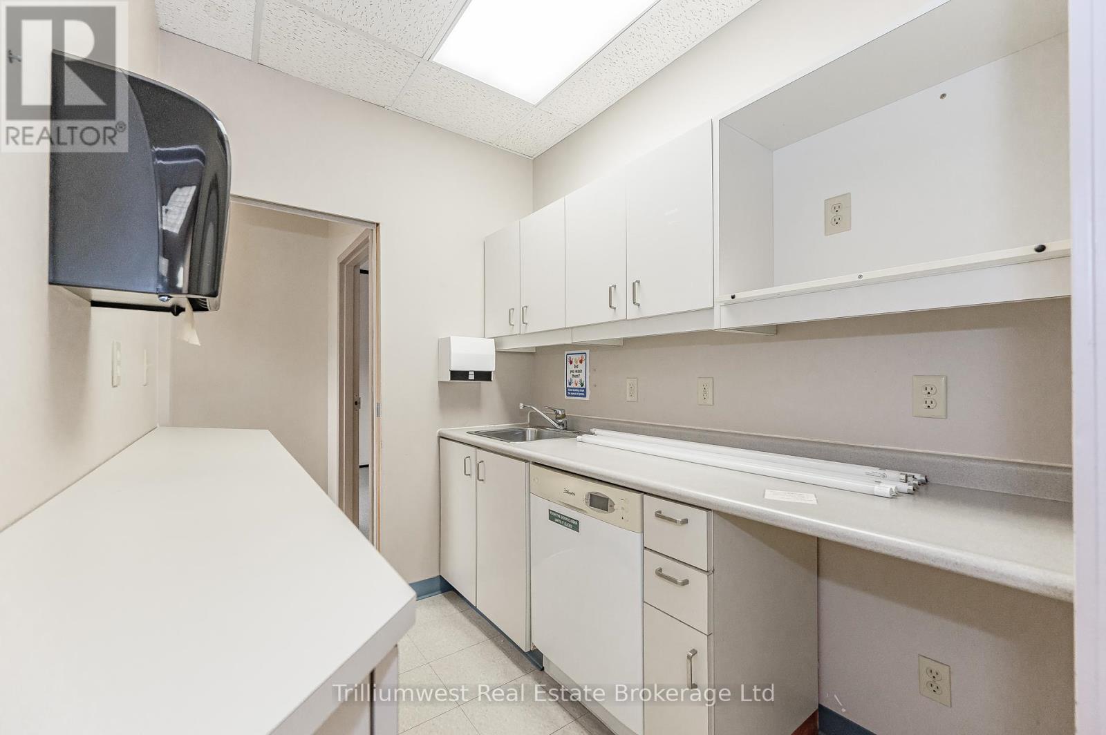 201 - 450 Speedvale Ave W Avenue, Guelph, Ontario  N1H 7Y6 - Photo 16 - X12338404