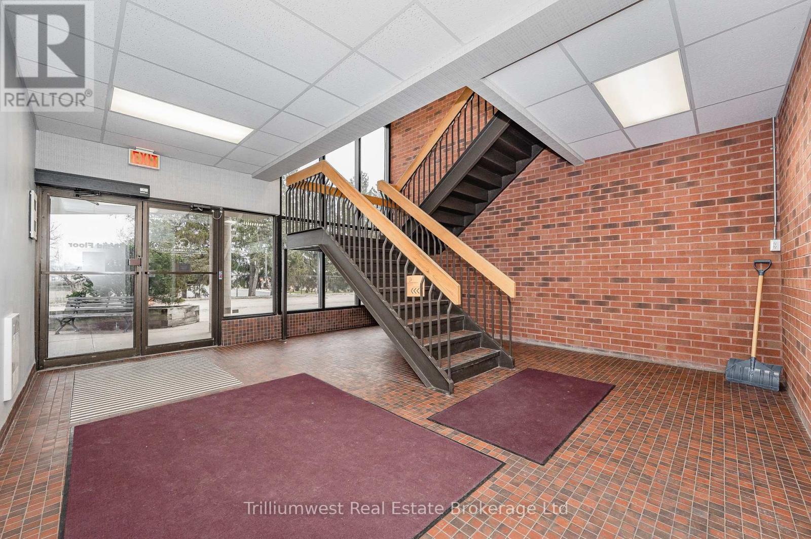 201 - 450 Speedvale Ave W Avenue, Guelph, Ontario  N1H 7Y6 - Photo 2 - X12338404