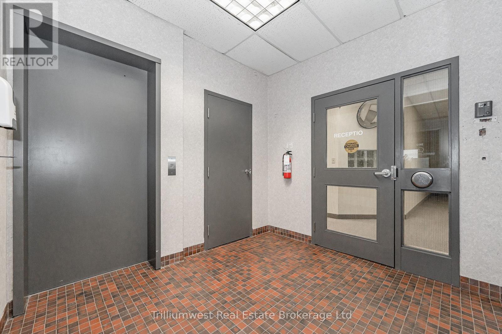 201 - 450 Speedvale Ave W Avenue, Guelph, Ontario  N1H 7Y6 - Photo 5 - X12338404