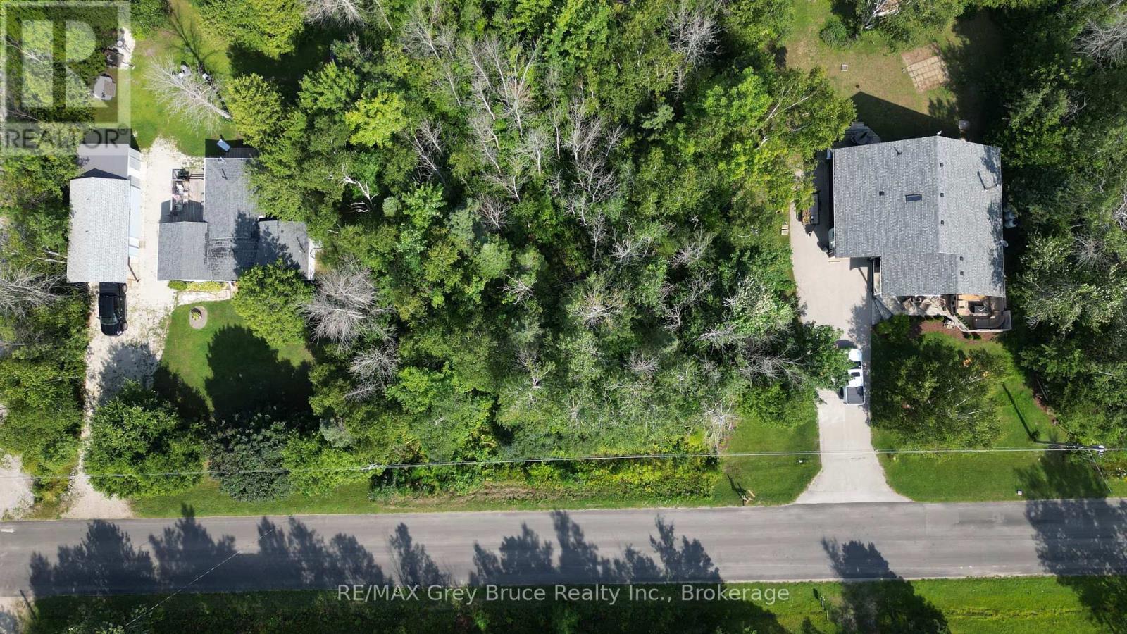 127 Maple Drive, Northern Bruce Peninsula, Ontario  N0H 1Z0 - Photo 11 - X12338541