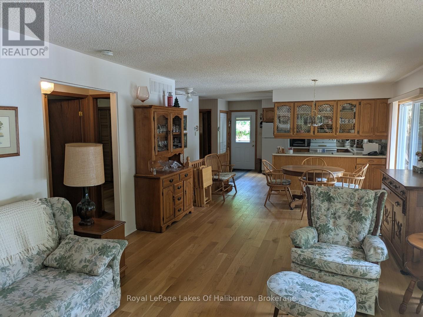 1051 Autumn Lane, Dysart Et Al, Ontario  K0M 1S0 - Photo 10 - X12339659