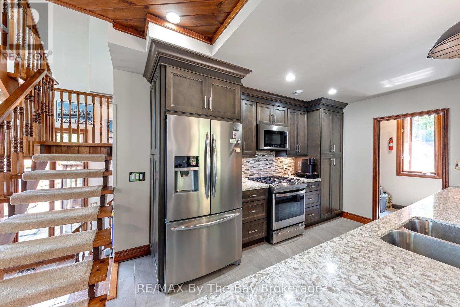 4104 East Shore Road, Severn, Ontario  L0K 1E0 - Photo 14 - S12340077