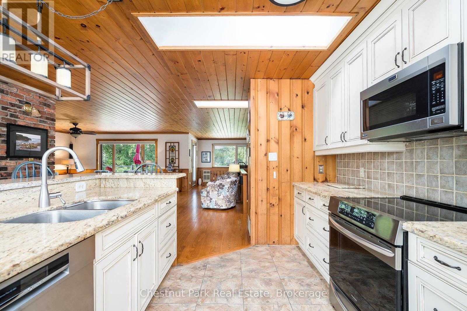 119 Martin Grove, Blue Mountains, Ontario  L9Y 0N5 - Photo 21 - X12340579