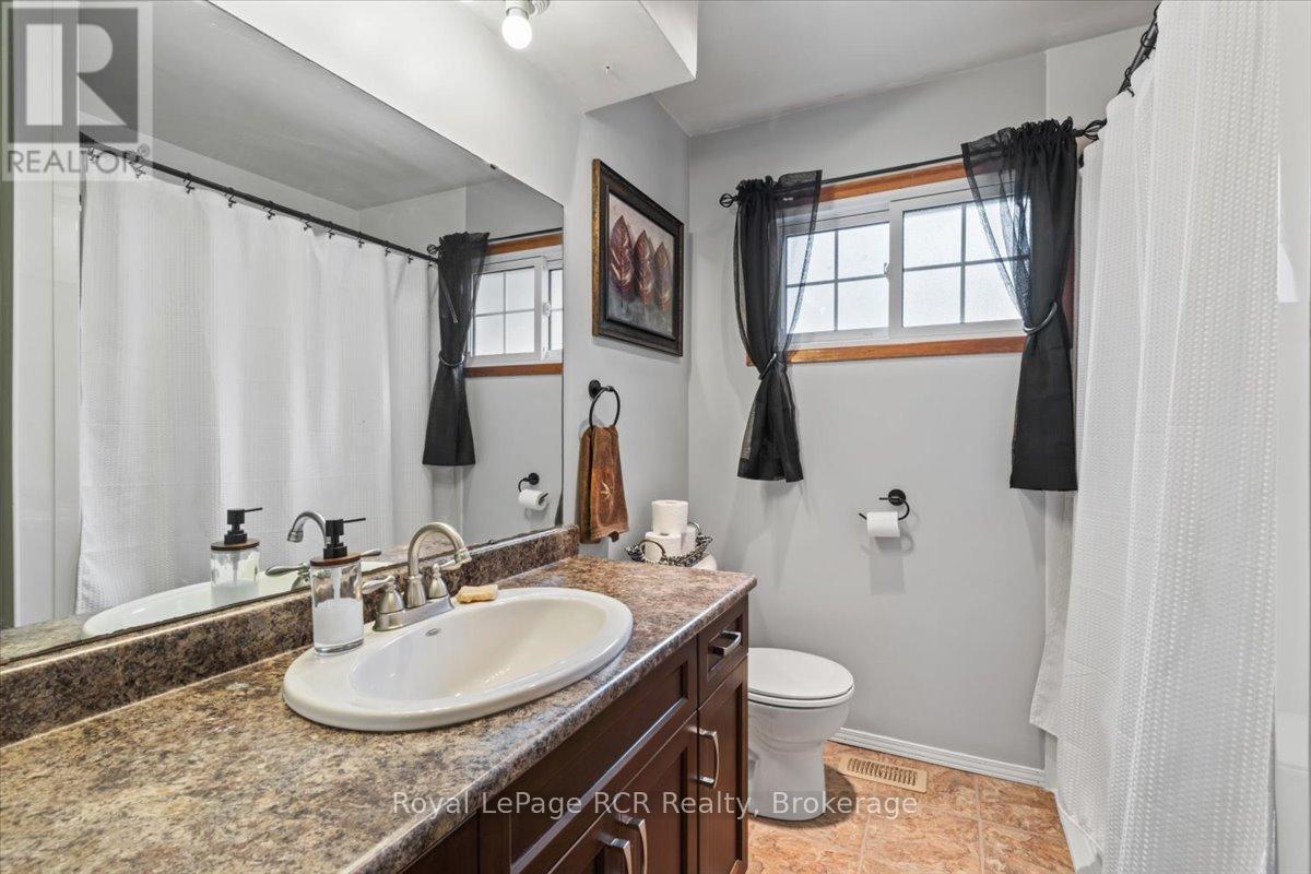 534 21st Avenue, Hanover, Ontario  N4N 3H4 - Photo 15 - X12342226