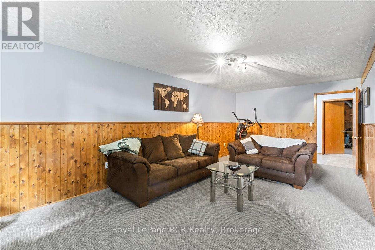 534 21st Avenue, Hanover, Ontario  N4N 3H4 - Photo 18 - X12342226