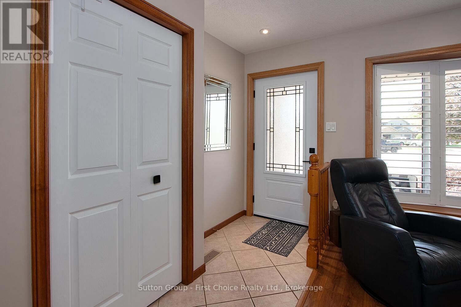 60 Bell Court, Stratford, Ontario  N5A 7W8 - Photo 5 - X12344084