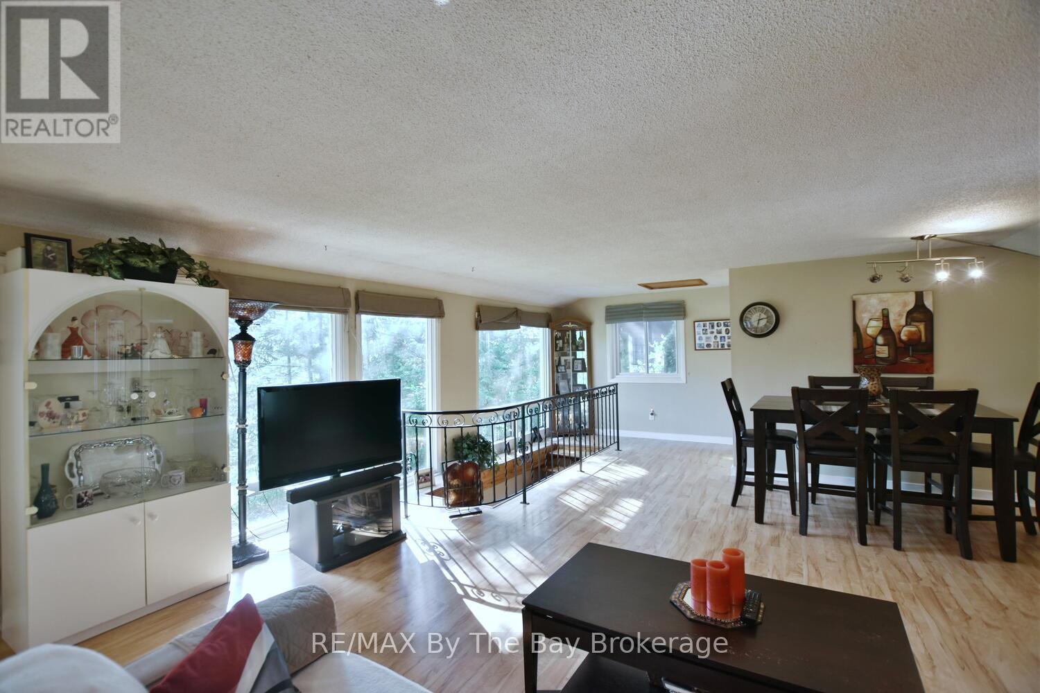 103 Sunnidale Road S, Wasaga Beach, Ontario  L9Z 2S9 - Photo 16 - S12346014