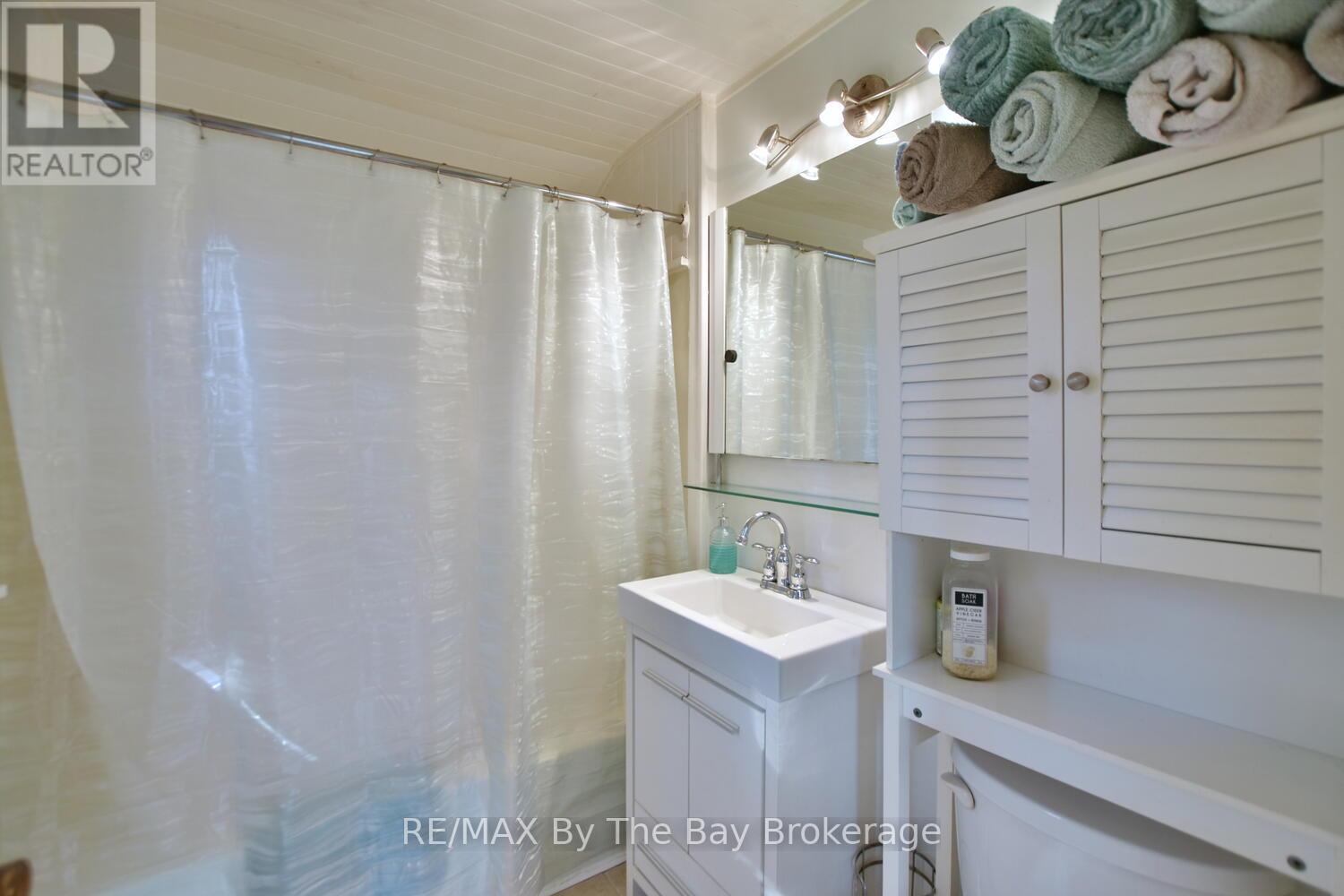 103 Sunnidale Road S, Wasaga Beach, Ontario  L9Z 2S9 - Photo 18 - S12346014
