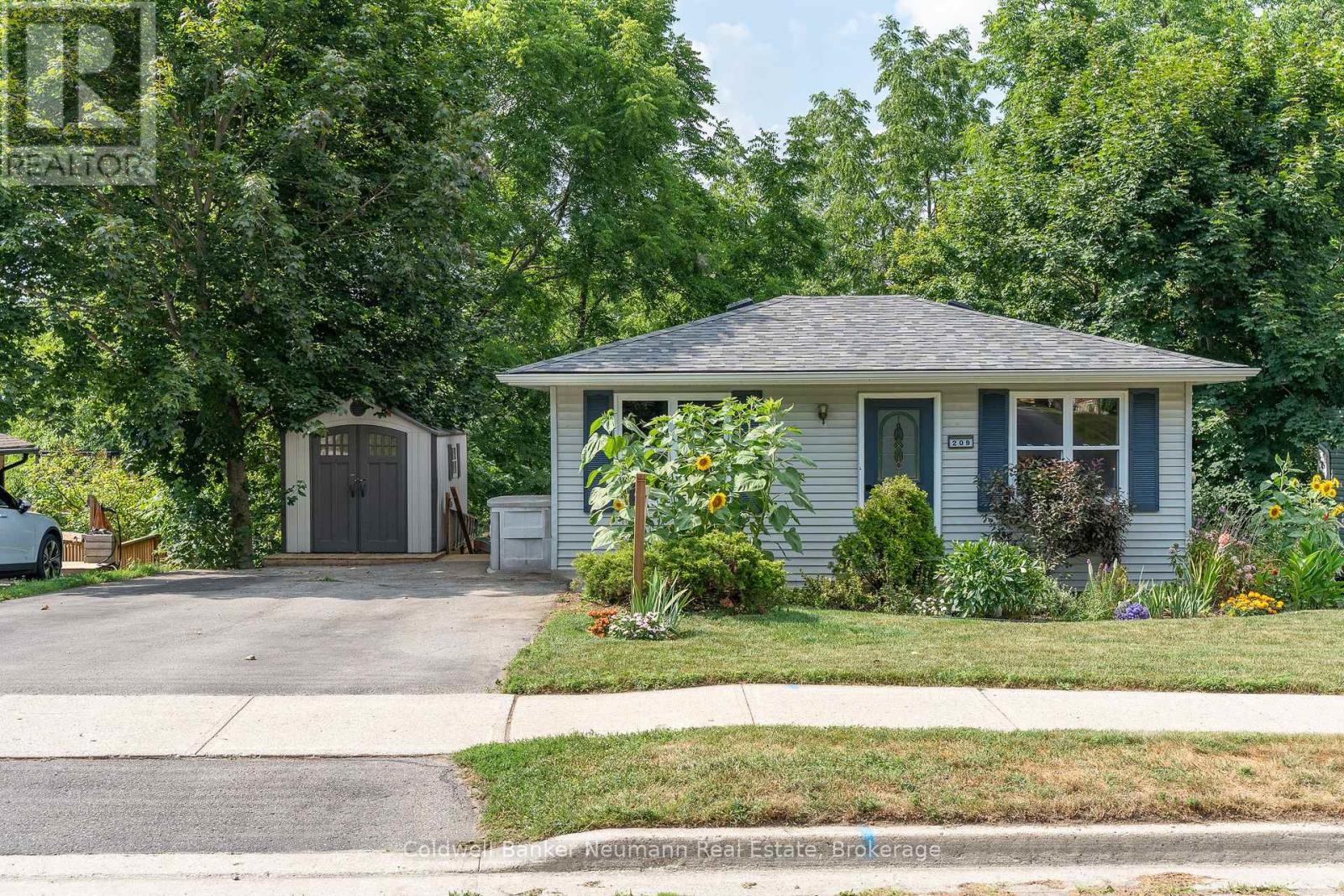 209 WELLINGTON STREET, Centre Wellington, Ontario