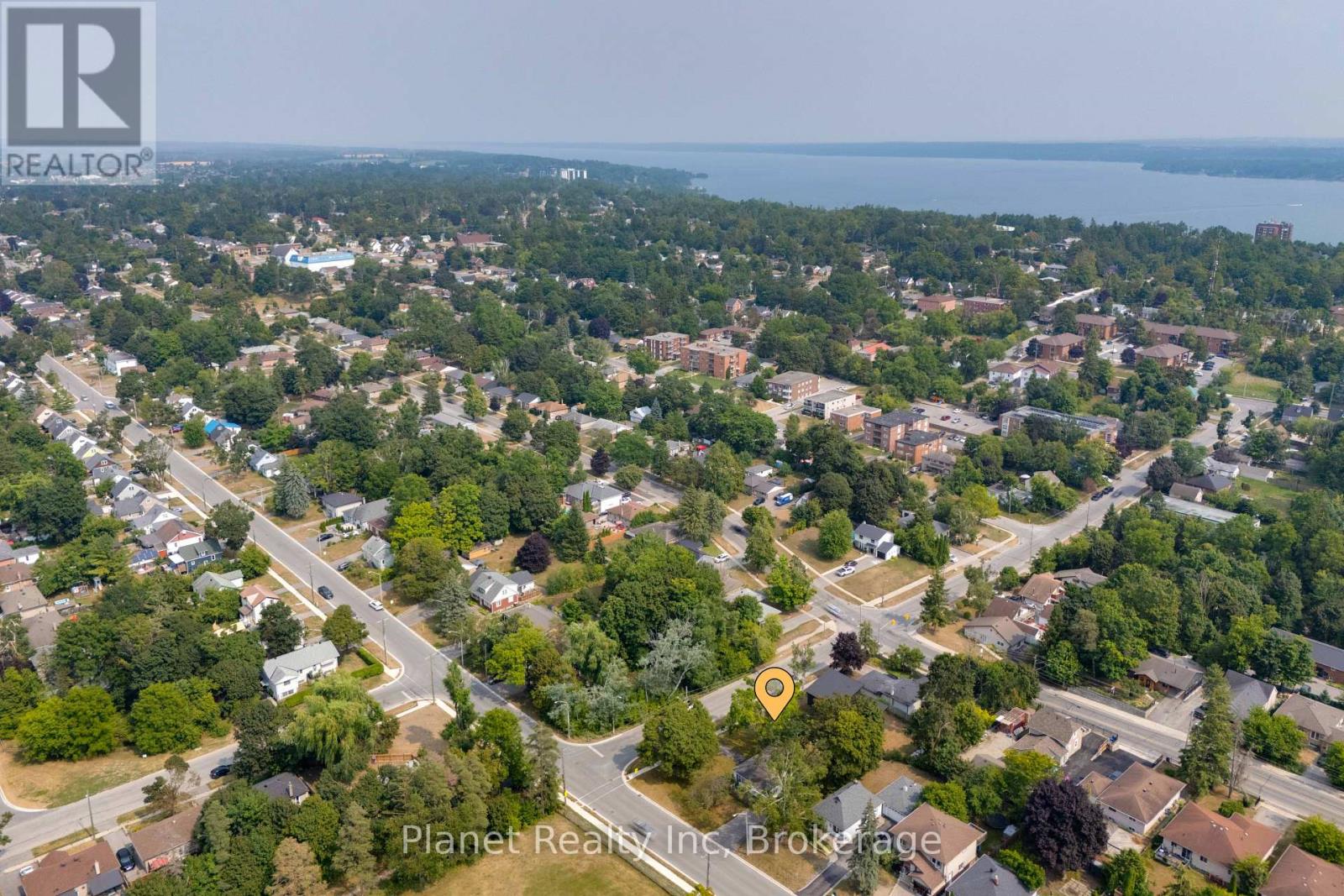 170 Berczy Street, Barrie, Ontario  L4M 2H2 - Photo 12 - S12346154