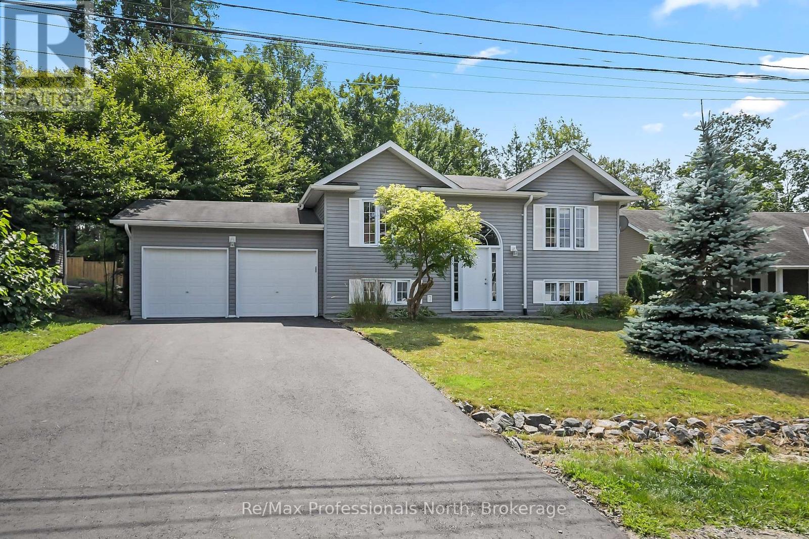 635 Wagner Street, Gravenhurst, Ontario  P1P 1E1 - Photo 1 - X12346223