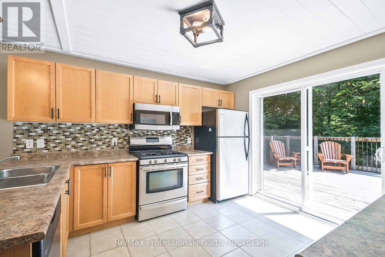 635 Wagner Street, Gravenhurst, Ontario  P1P 1E1 - Photo 10 - X12346223