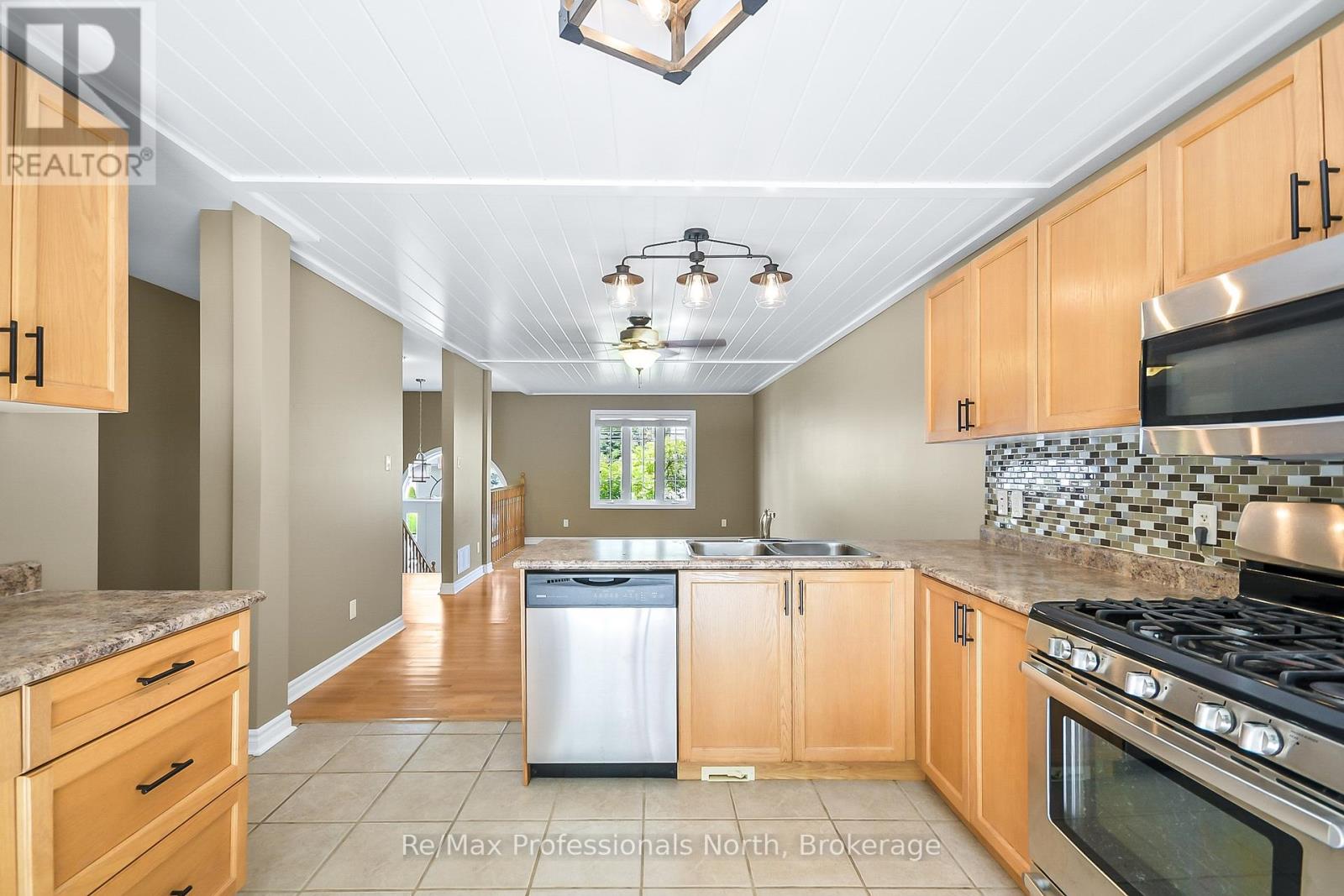 635 Wagner Street, Gravenhurst, Ontario  P1P 1E1 - Photo 11 - X12346223