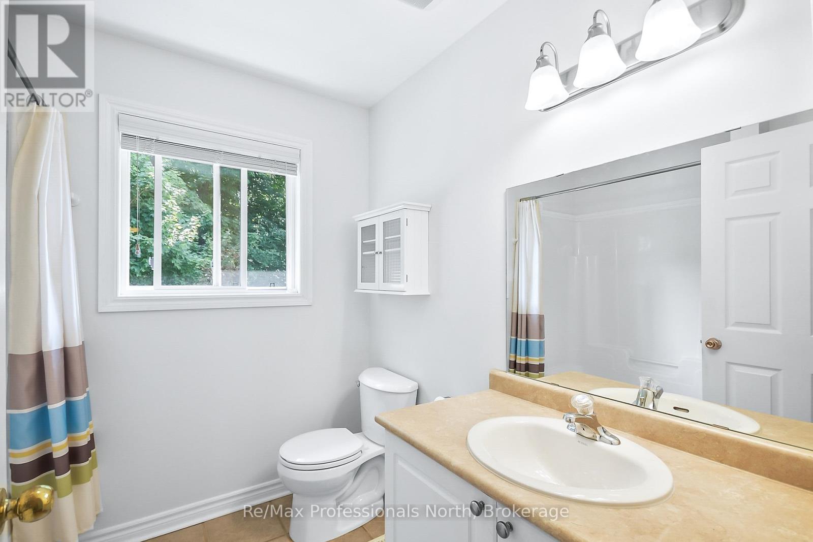 635 Wagner Street, Gravenhurst, Ontario  P1P 1E1 - Photo 12 - X12346223
