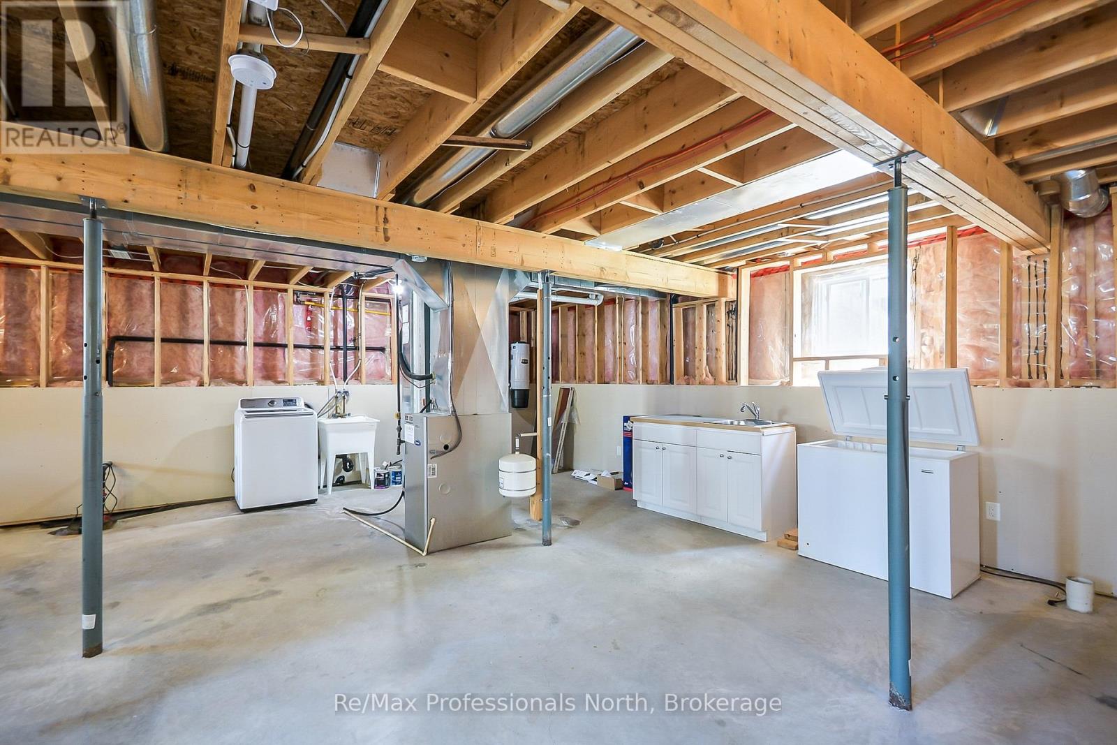 635 Wagner Street, Gravenhurst, Ontario  P1P 1E1 - Photo 22 - X12346223