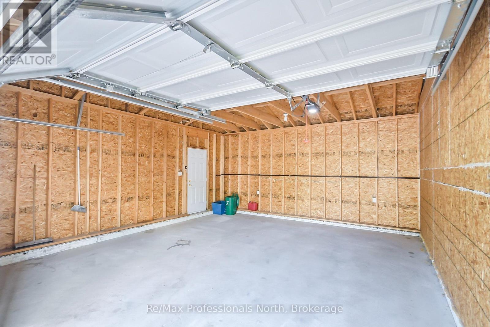 635 Wagner Street, Gravenhurst, Ontario  P1P 1E1 - Photo 24 - X12346223