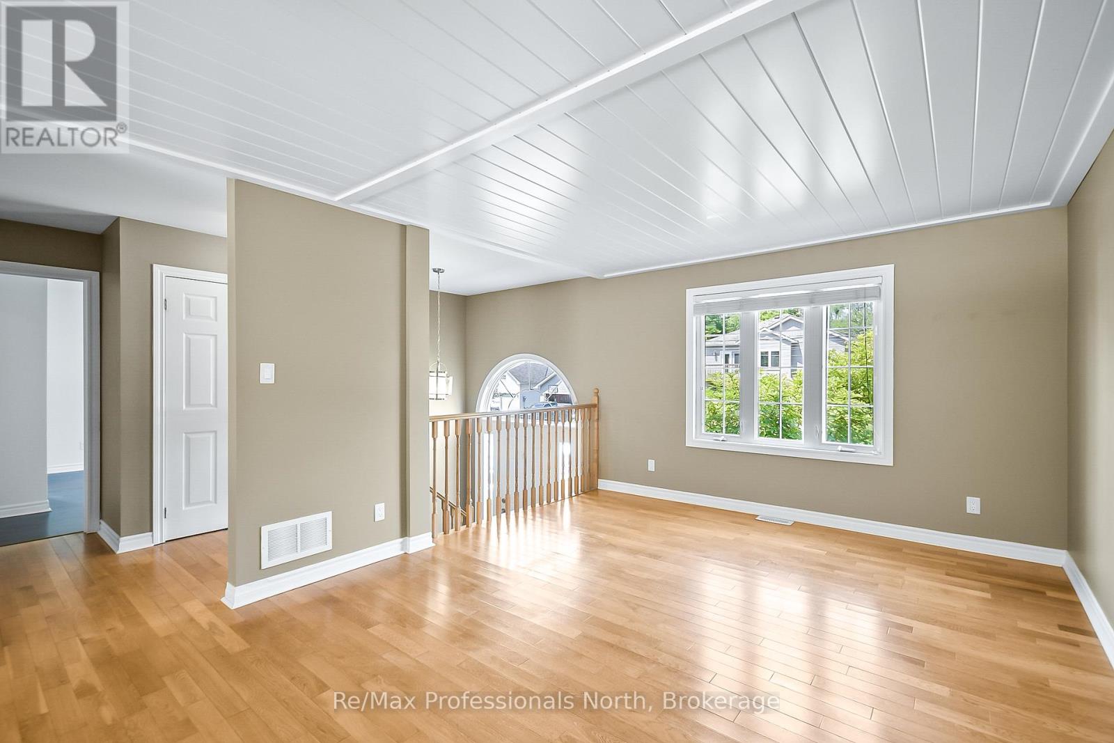 635 Wagner Street, Gravenhurst, Ontario  P1P 1E1 - Photo 4 - X12346223