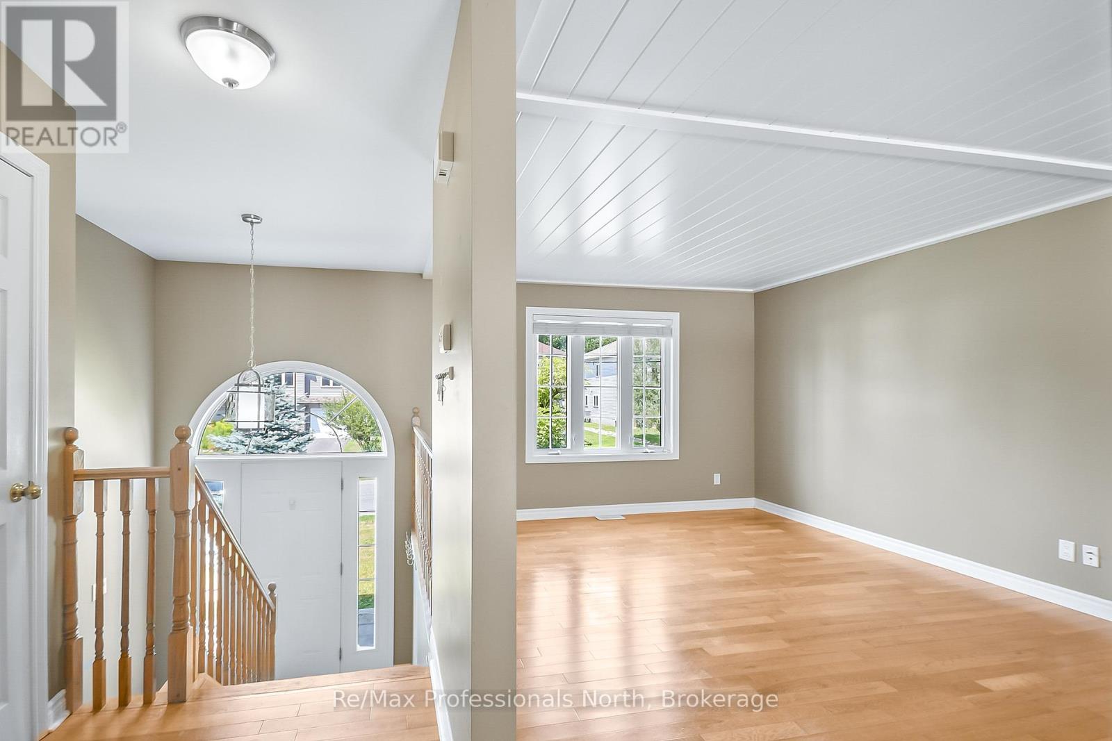 635 Wagner Street, Gravenhurst, Ontario  P1P 1E1 - Photo 5 - X12346223