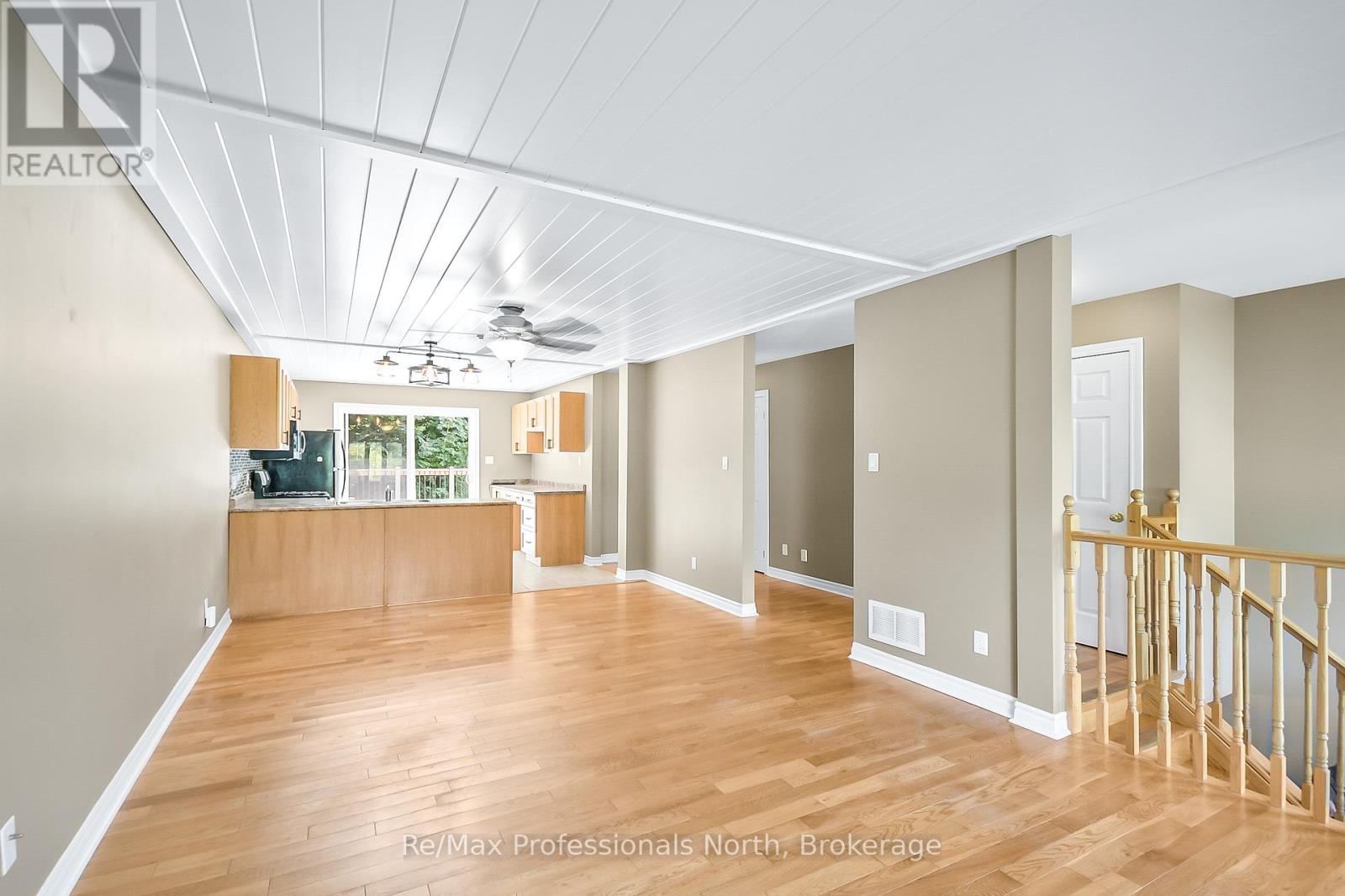 635 Wagner Street, Gravenhurst, Ontario  P1P 1E1 - Photo 6 - X12346223